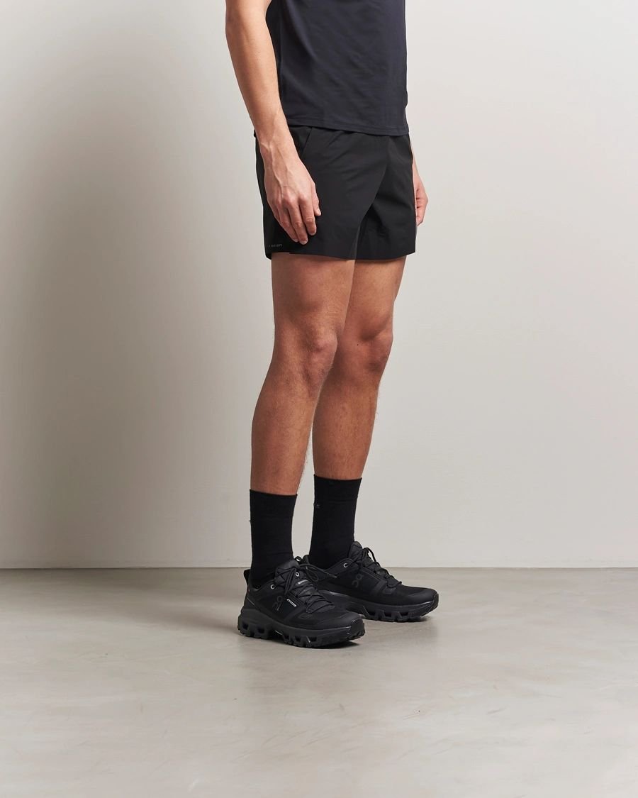 ON Cloudrock Low Waterproof 鈥�Black